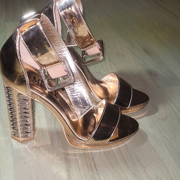 Heels - Picture 4 of 4